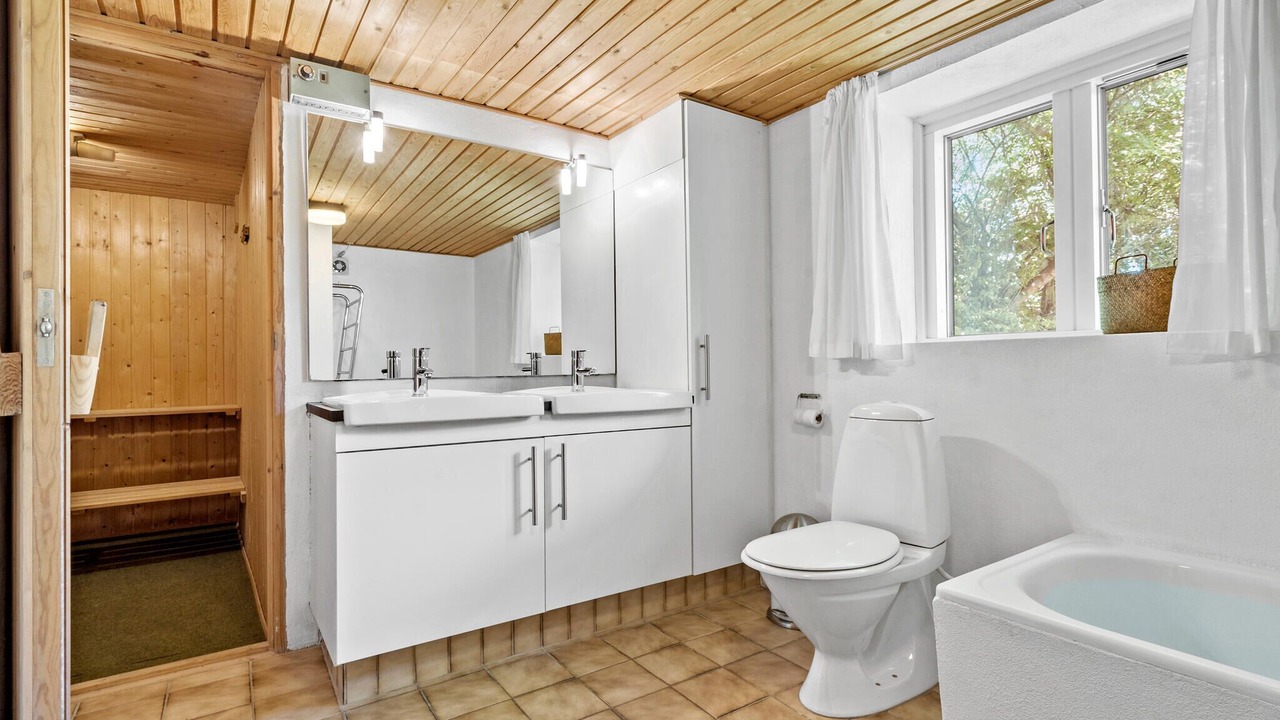 Photo of Bathroom in Tim