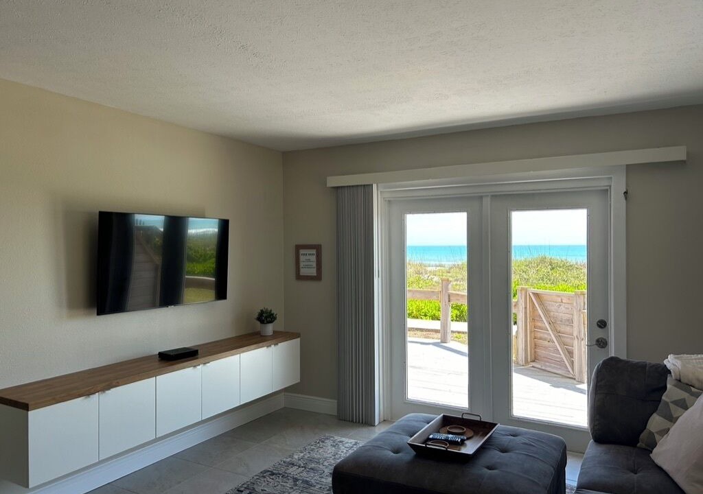 Photo of Livingroom in Crescent Beach