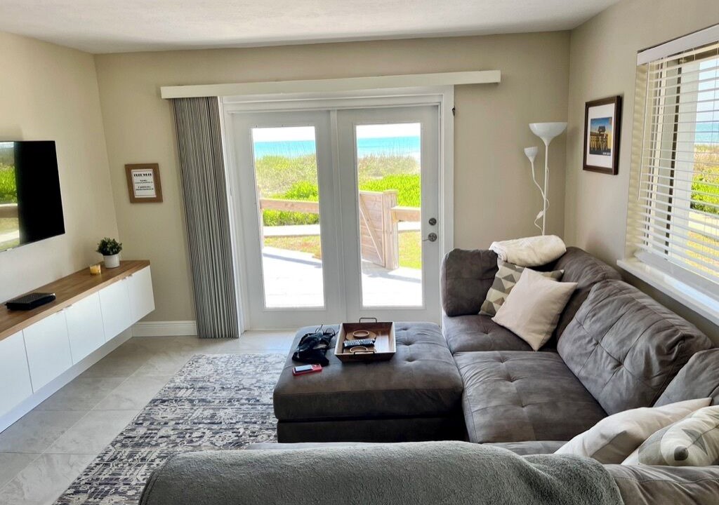 Photo of Livingroom in Crescent Beach