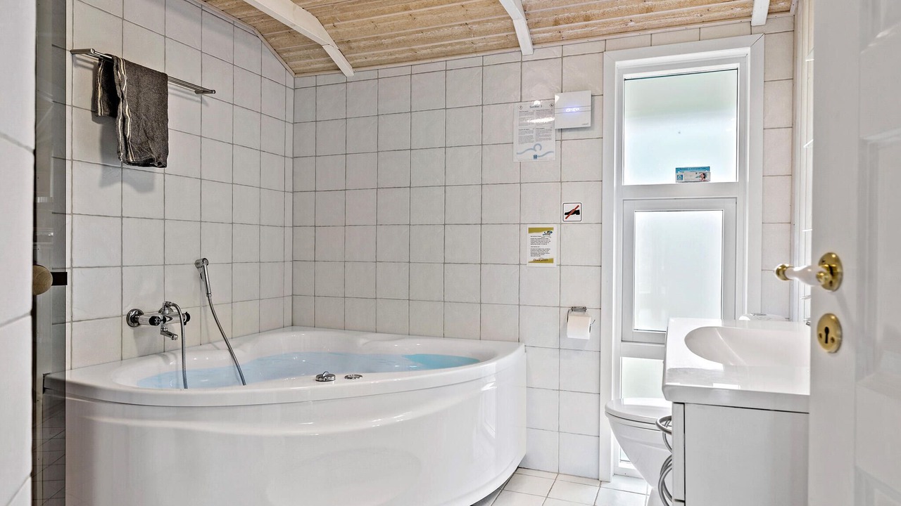Photo of Bathroom in Aalbaek
