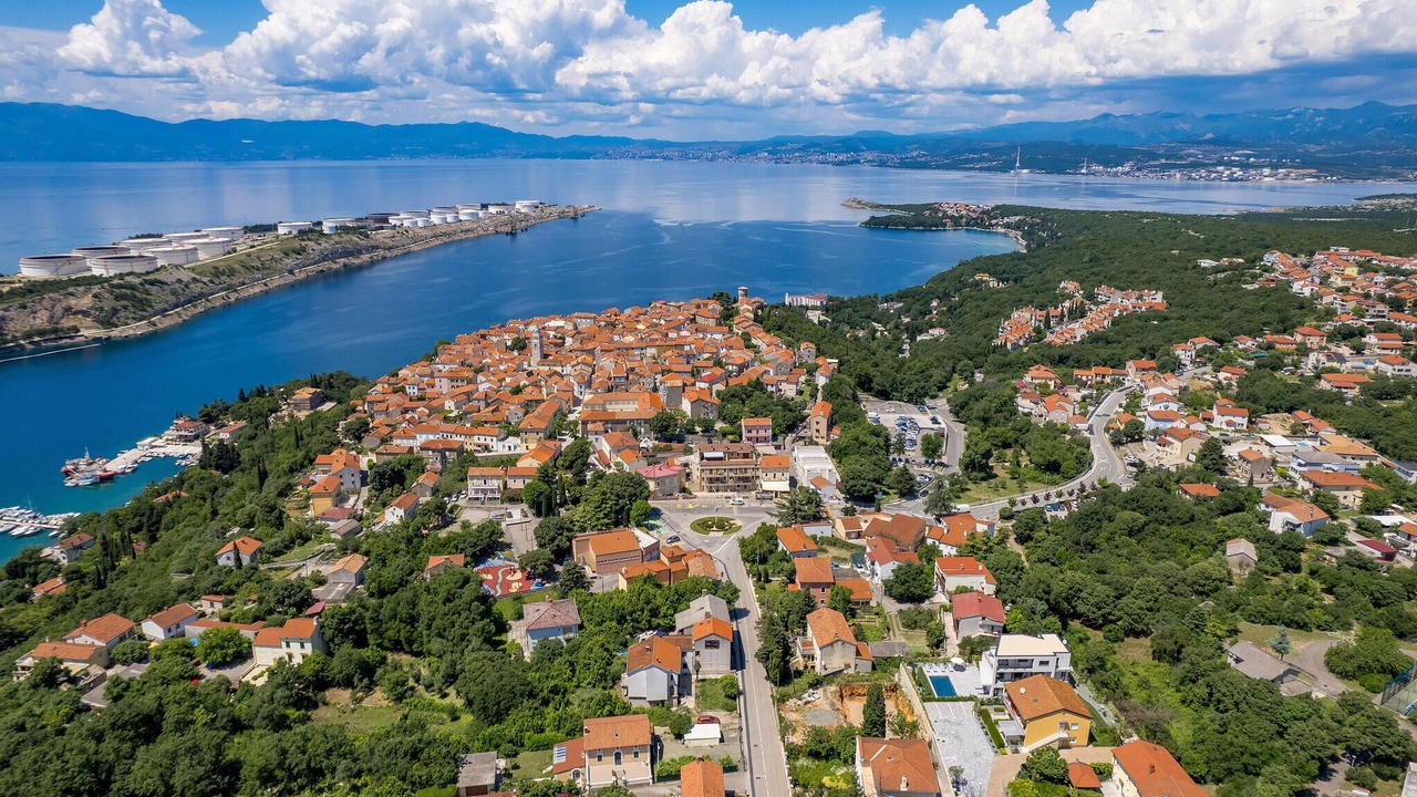 Photo of Others in Omisalj