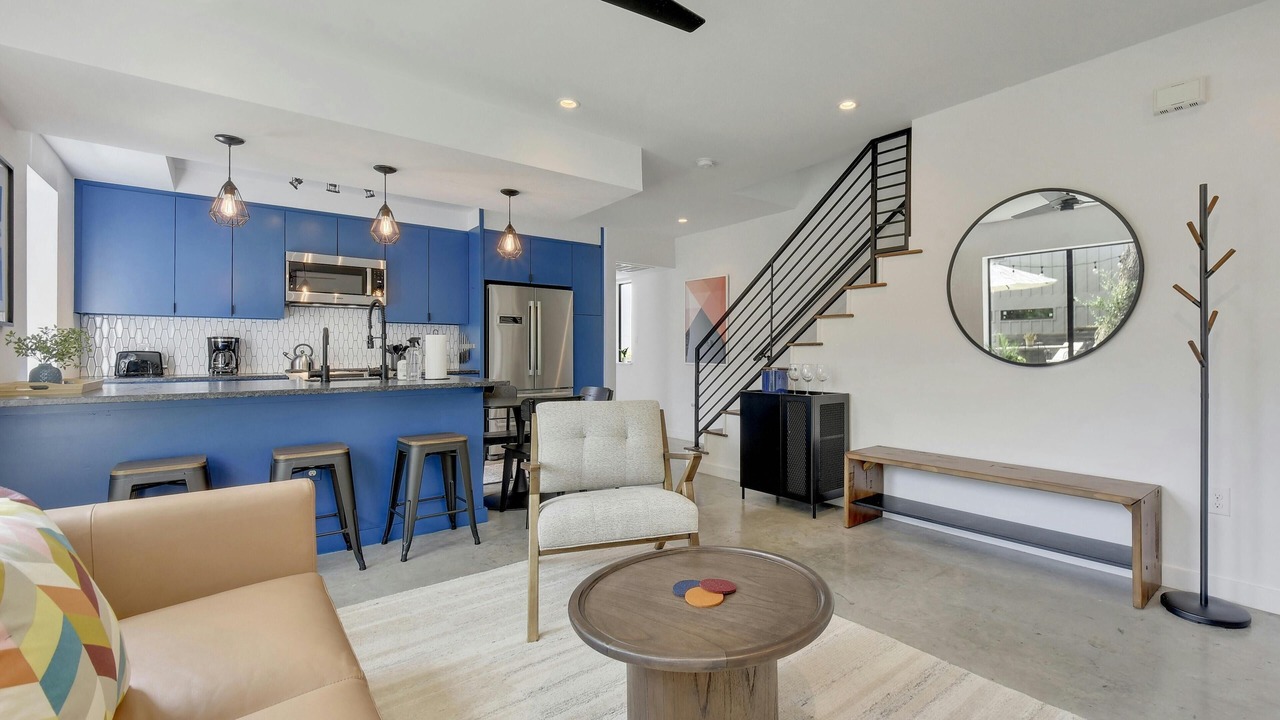 Photo of Livingroom in South River City
