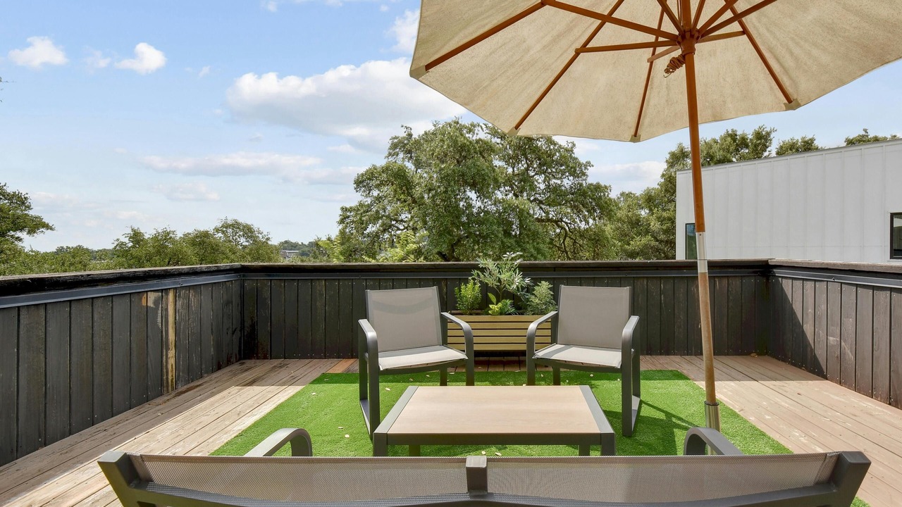 Photo of Patio Balcony in South River City