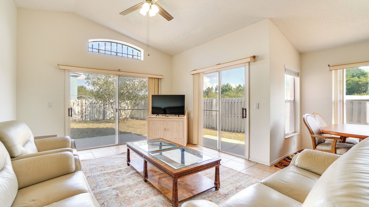 Photo of Livingroom in Meadow Woods