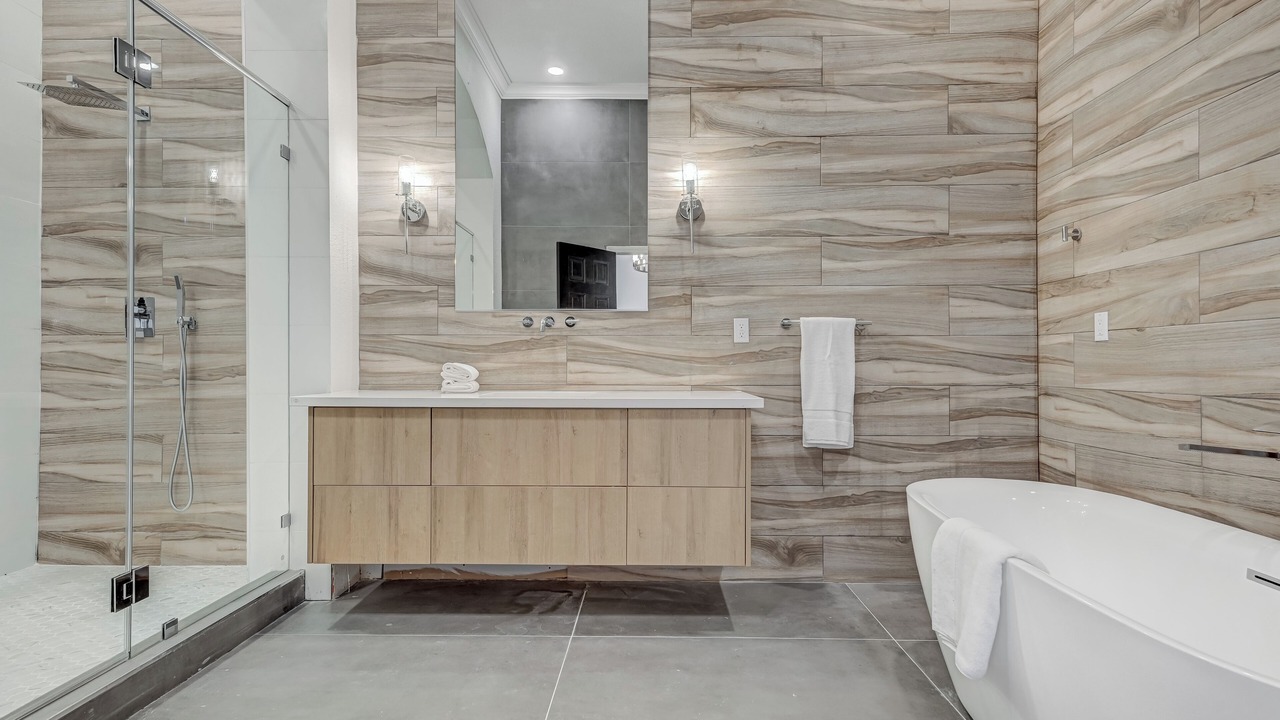 Photo of Bathroom in Enterprise