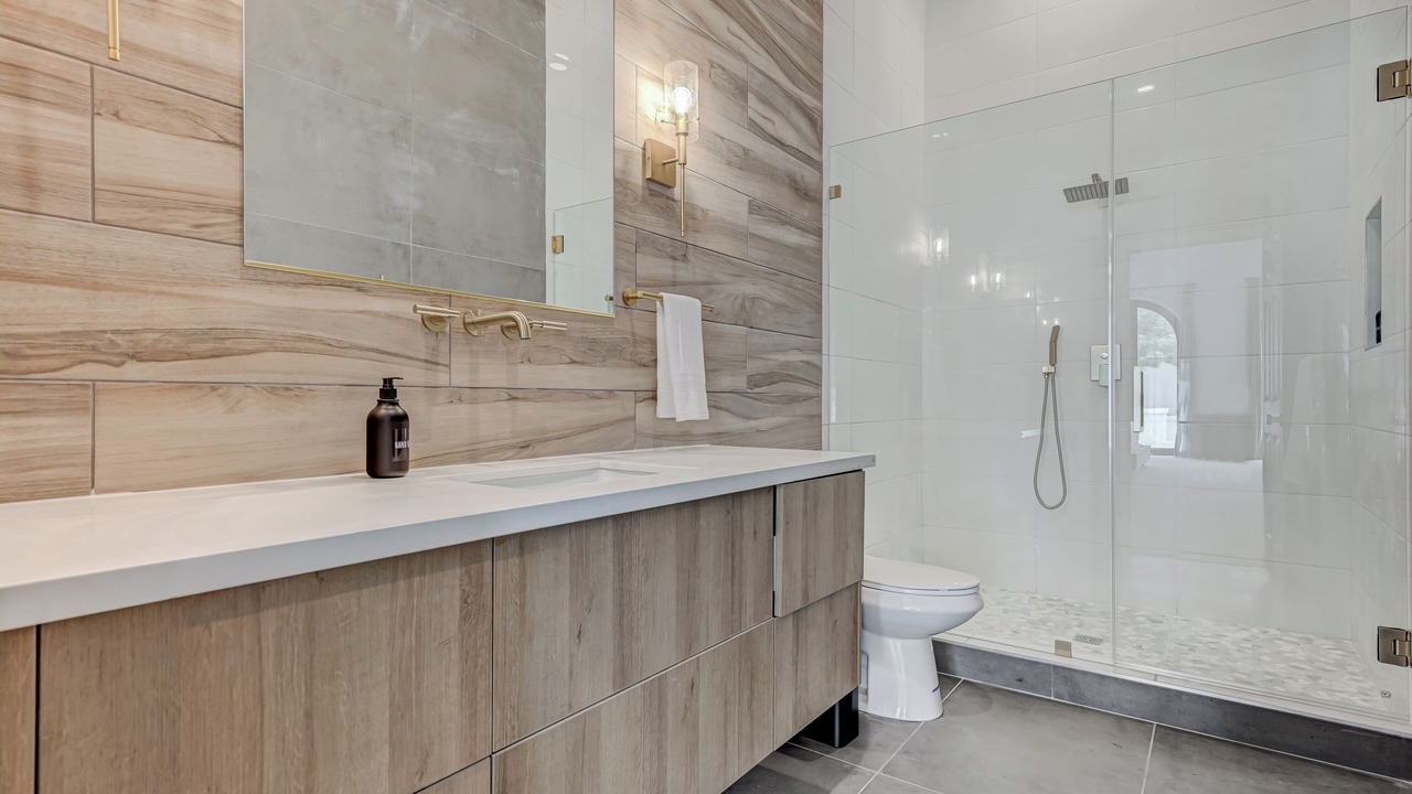 Photo of Bathroom in Enterprise