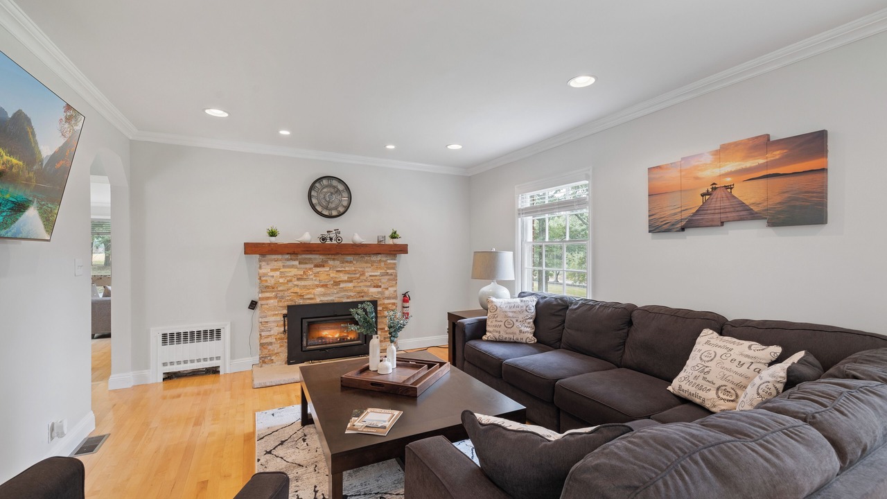 Photo of Livingroom in Monroe