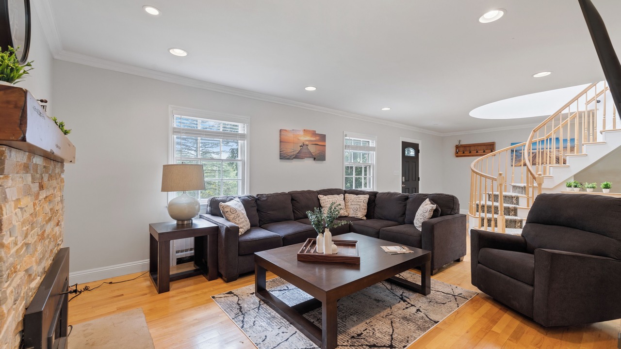 Photo of Livingroom in Monroe