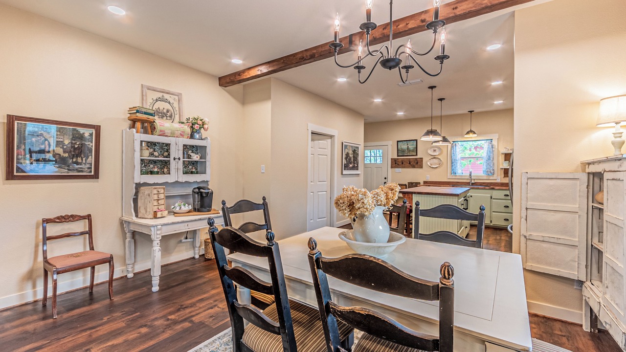 Photo of Bedroom in Sulphur Springs