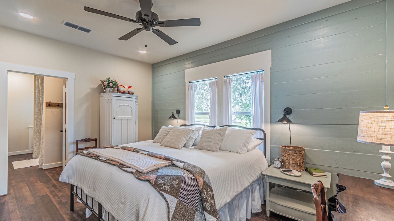 Photo of Bedroom in Sulphur Springs