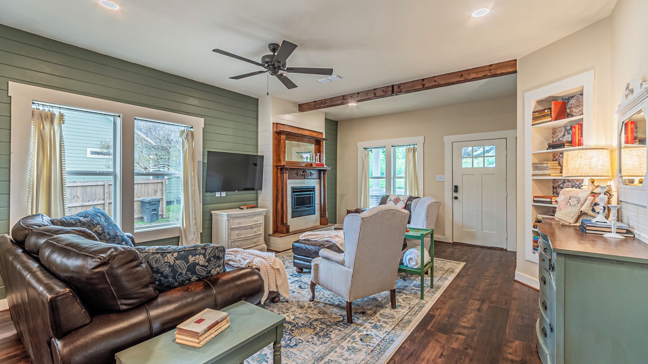 Photo of Livingroom in Sulphur Springs