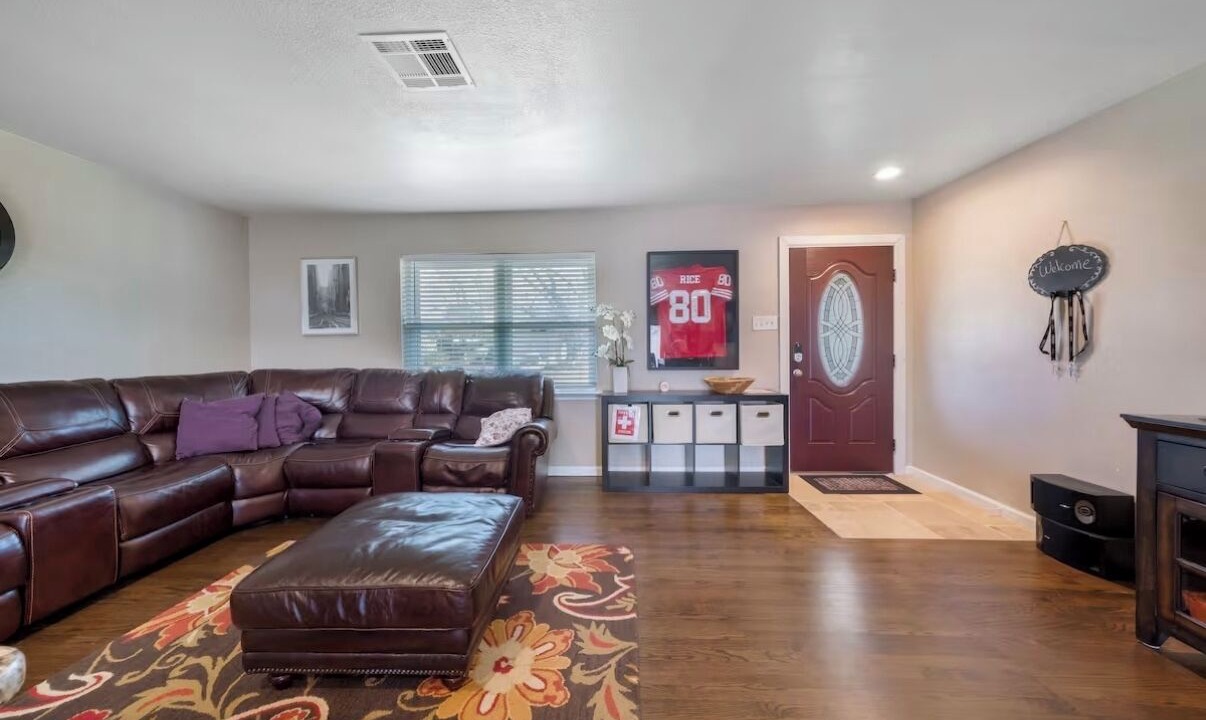 Photo of Livingroom in Farmers Branch