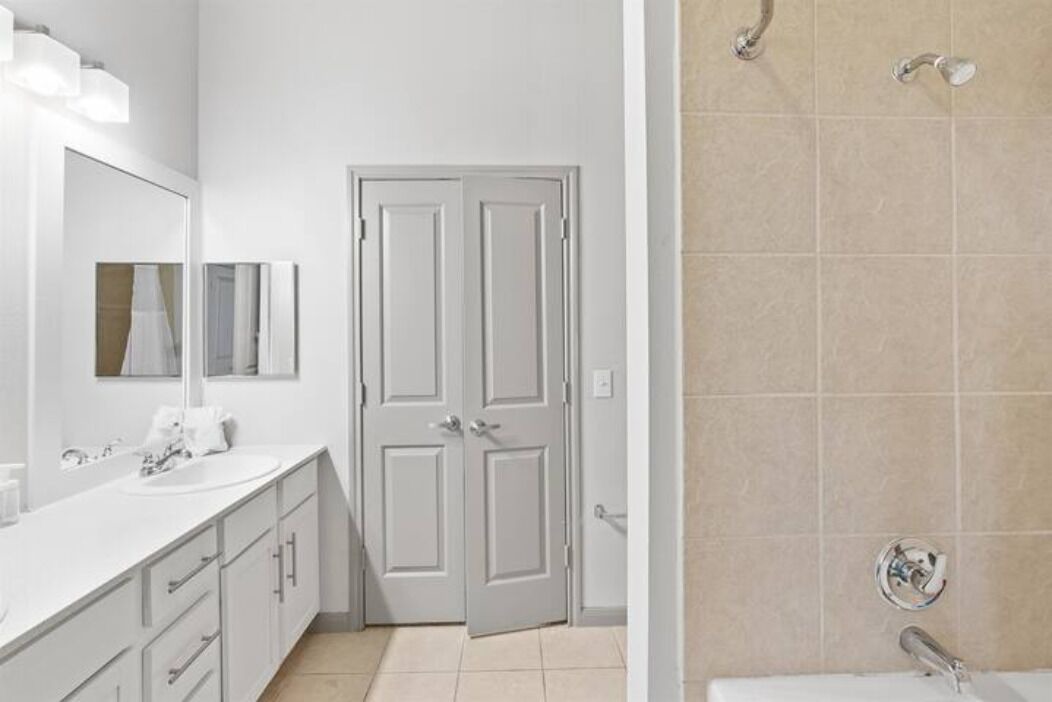 Photo of Bathroom in Montopolis