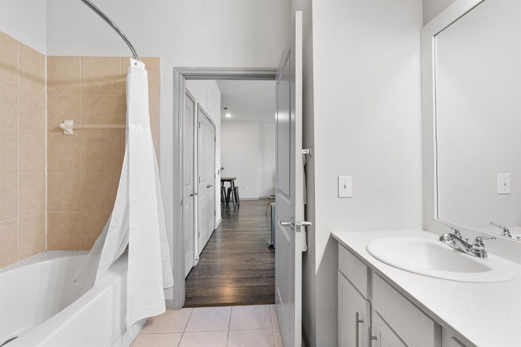 Photo of Bathroom in Montopolis