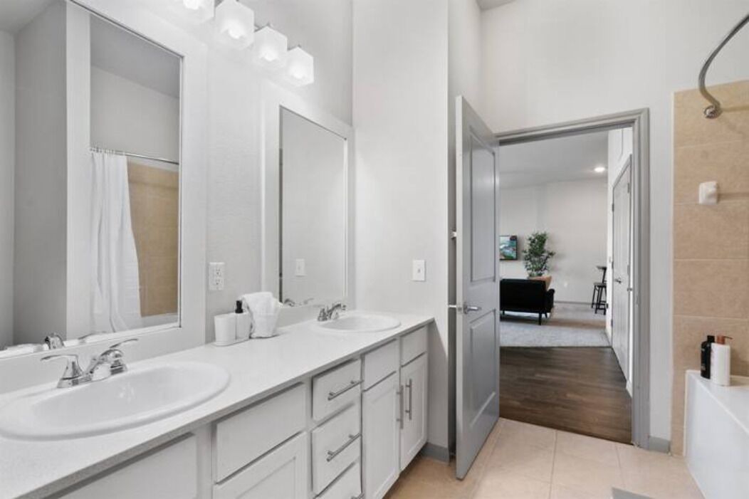 Photo of Bathroom in Montopolis