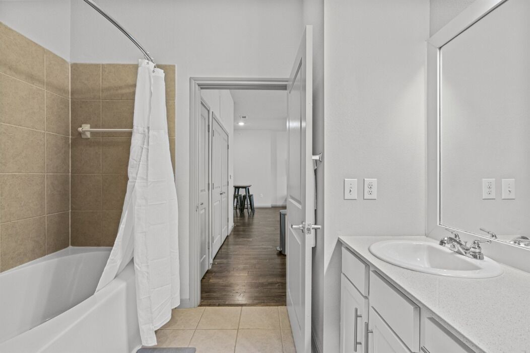 Photo of Bathroom in Montopolis