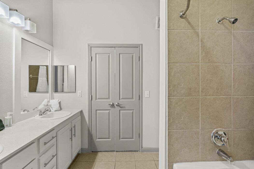 Photo of Bathroom in Montopolis