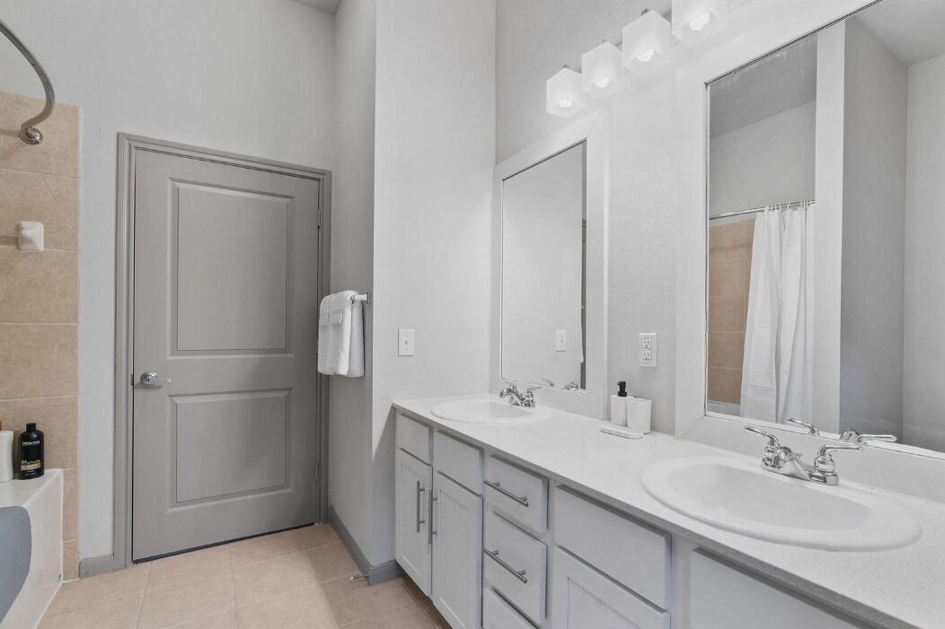 Photo of Bathroom in Montopolis