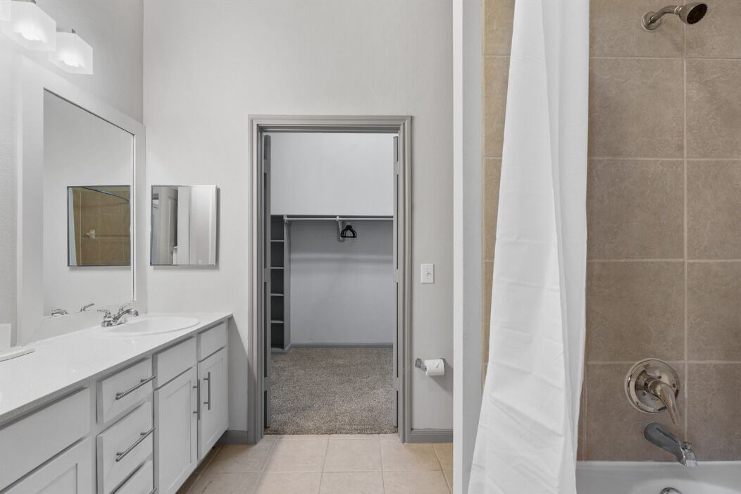 Photo of Bathroom in Montopolis