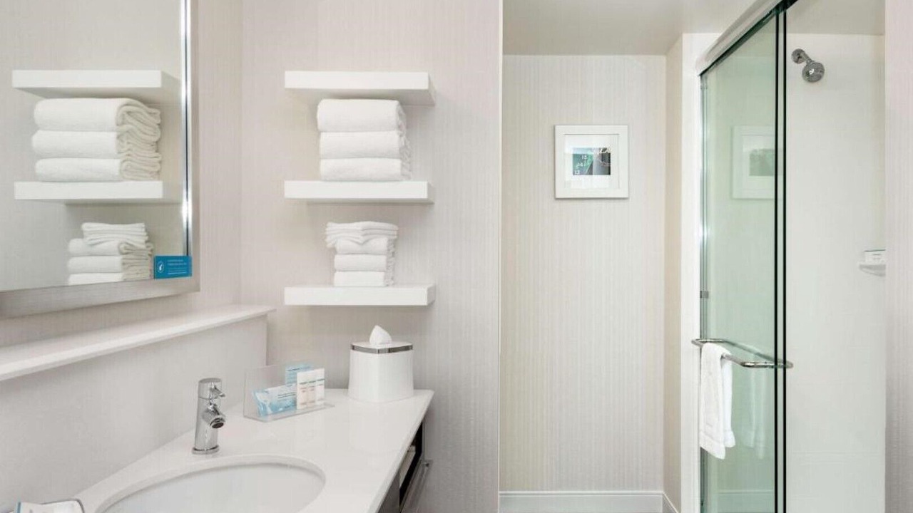 Photo of Bathroom in Maple Leaf