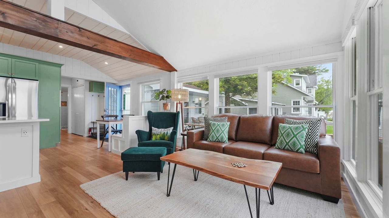 Photo of Livingroom in Lake Township