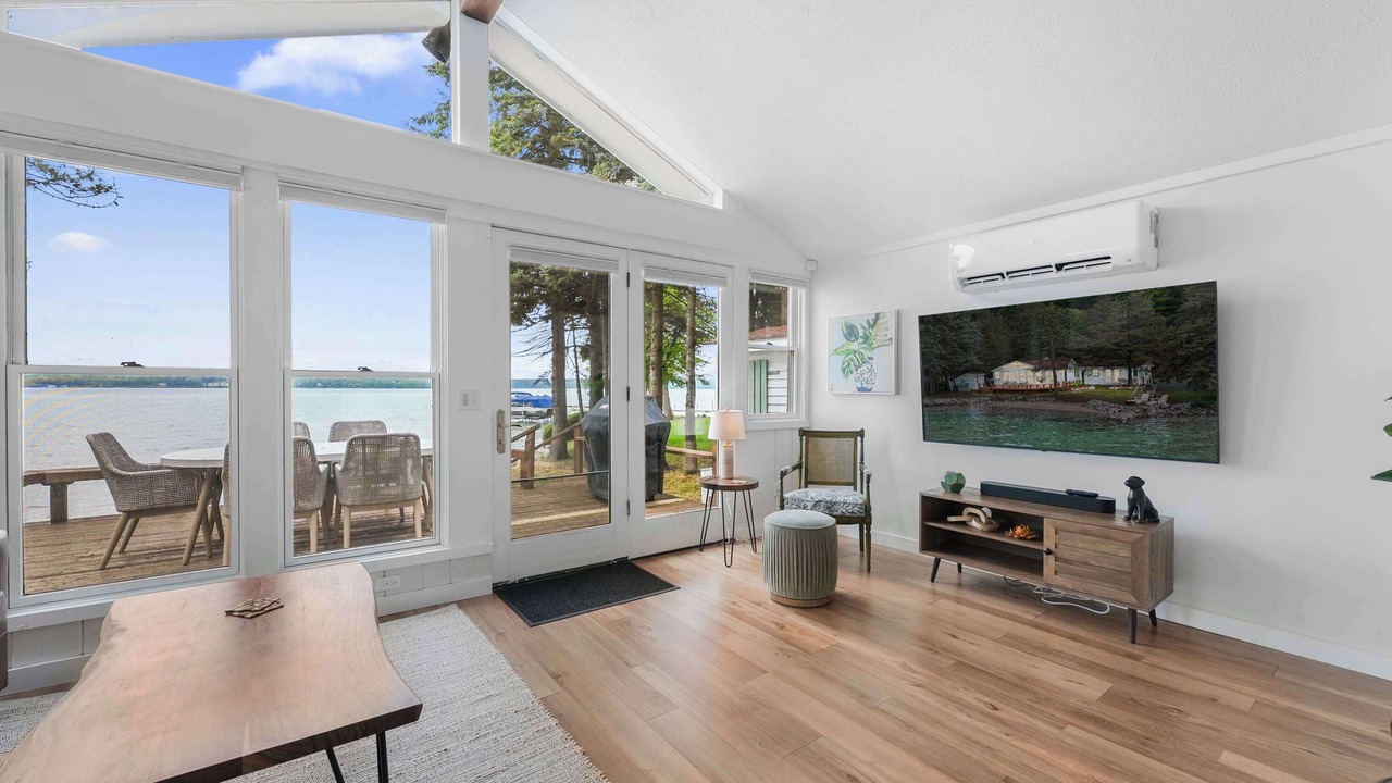 Photo of Livingroom in Lake Township