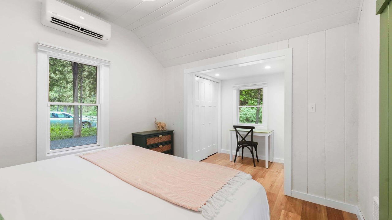 Photo of Bedroom in Lake Township