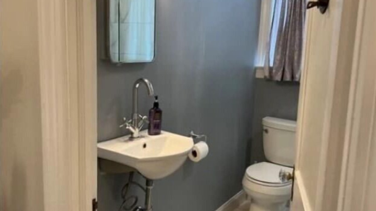 Photo of Bathroom in Parole