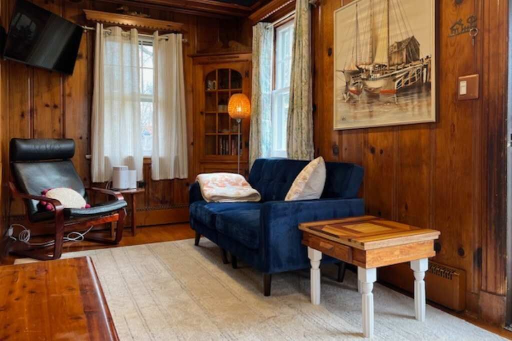 Photo of Livingroom in Parole