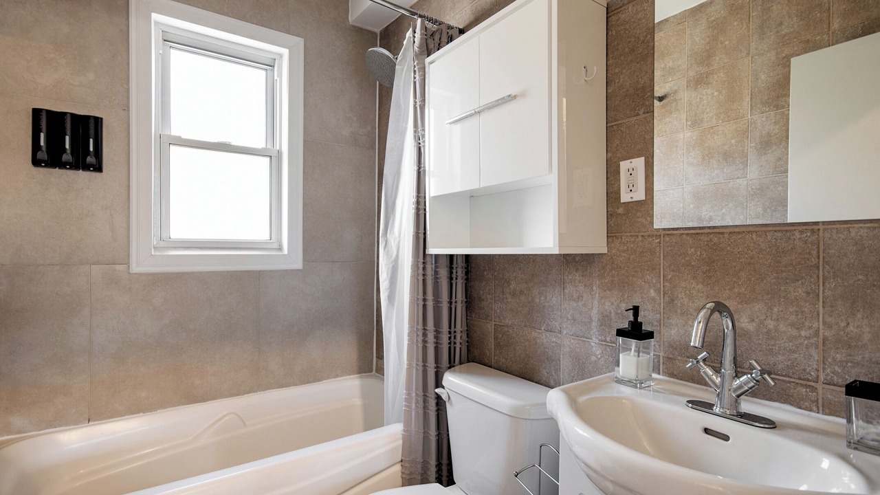 Photo of Bathroom in Ahuntsic