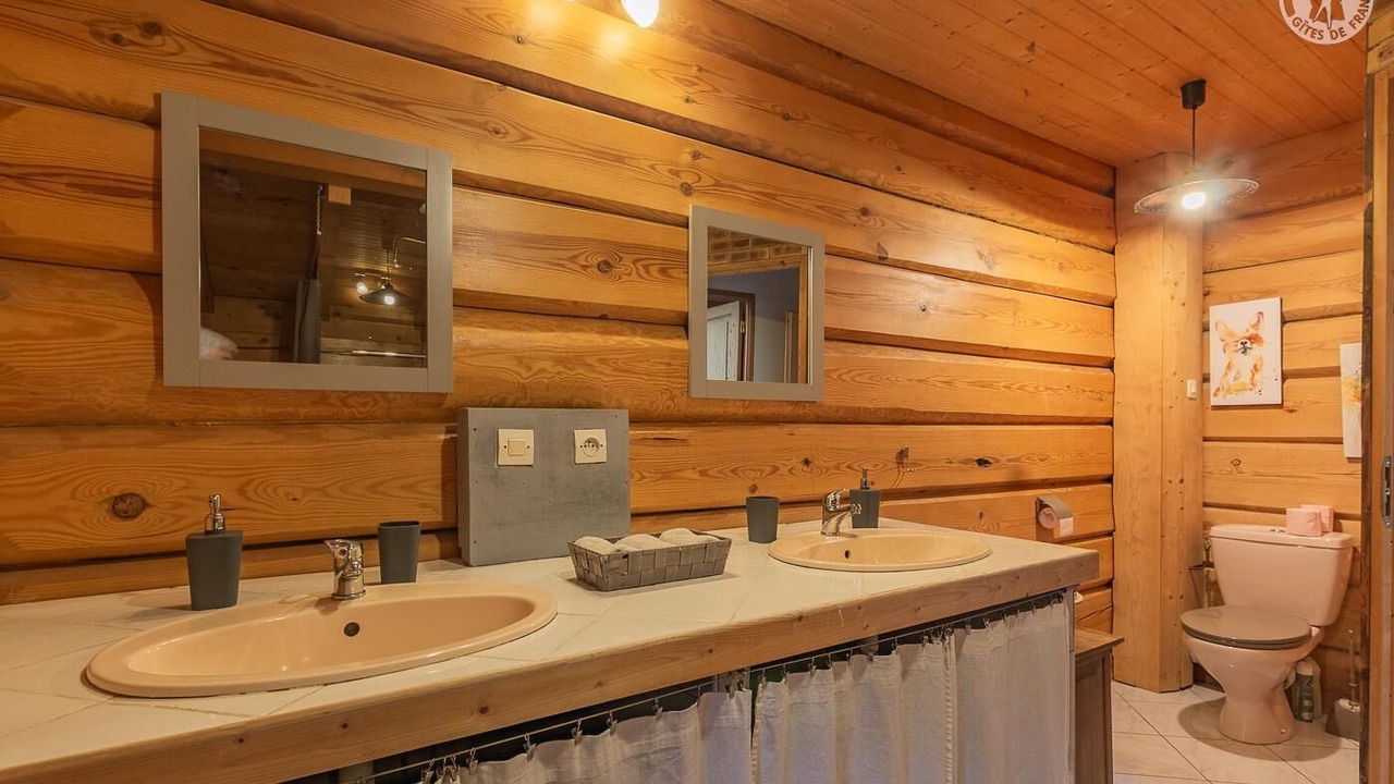 Photo of Bathroom in Queige
