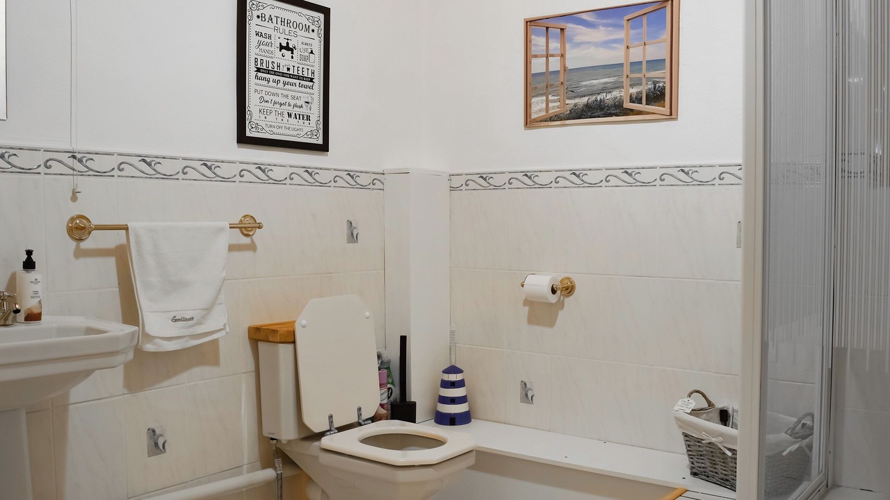 Photo of Bathroom in Carterton