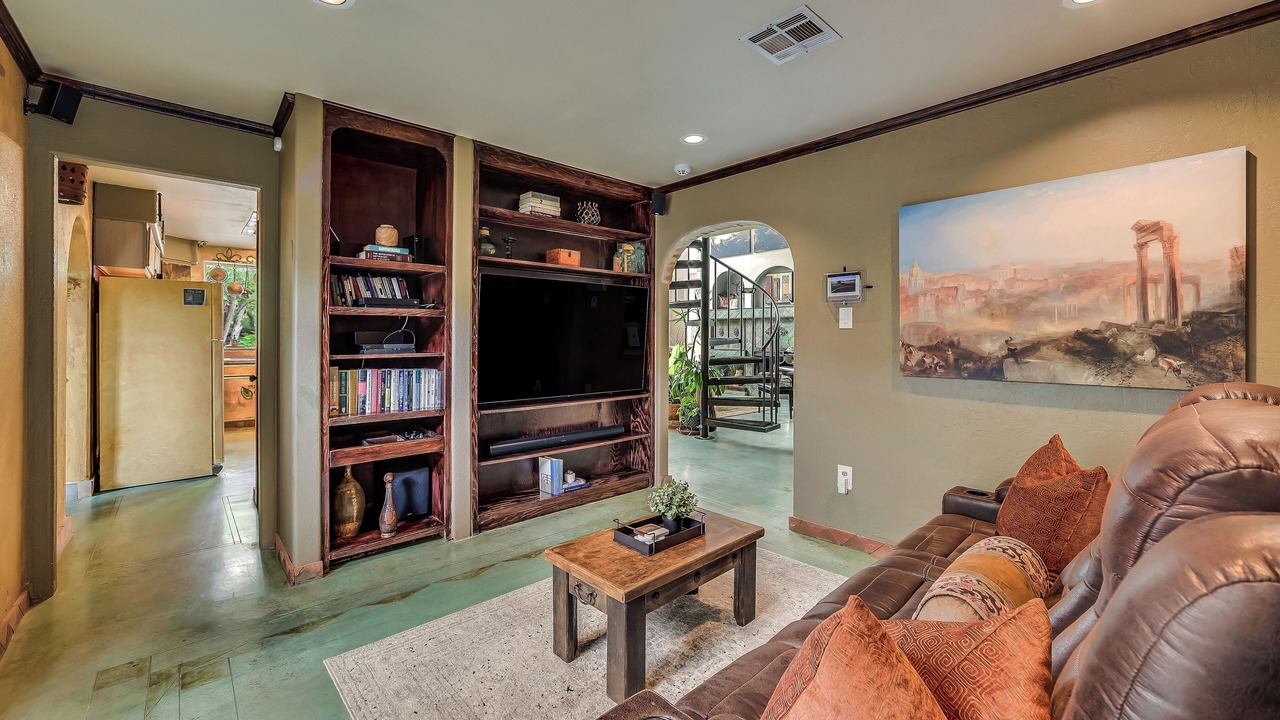 Photo of Livingroom in Hudson Bend
