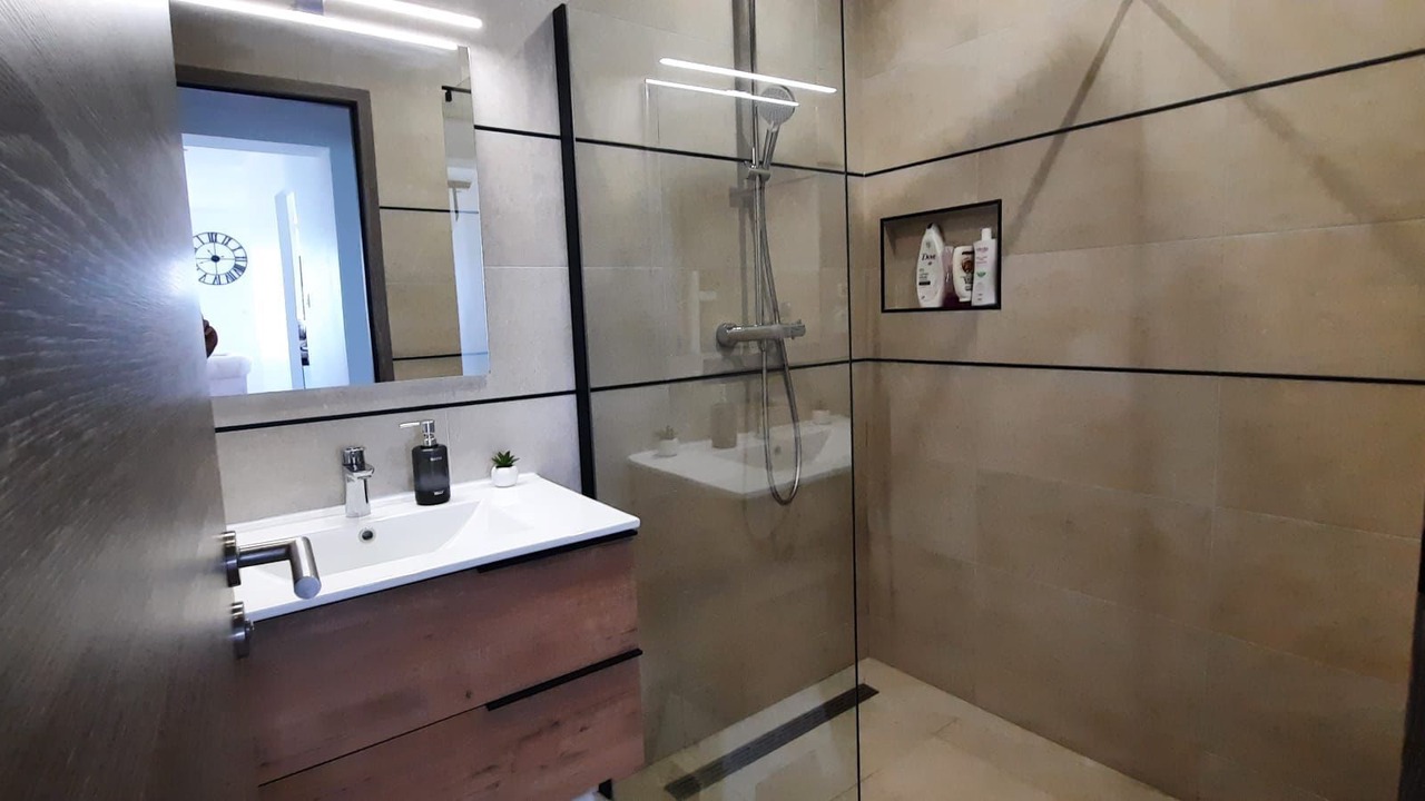Photo of Bathroom in Saint-Laurent-d'Aigouze