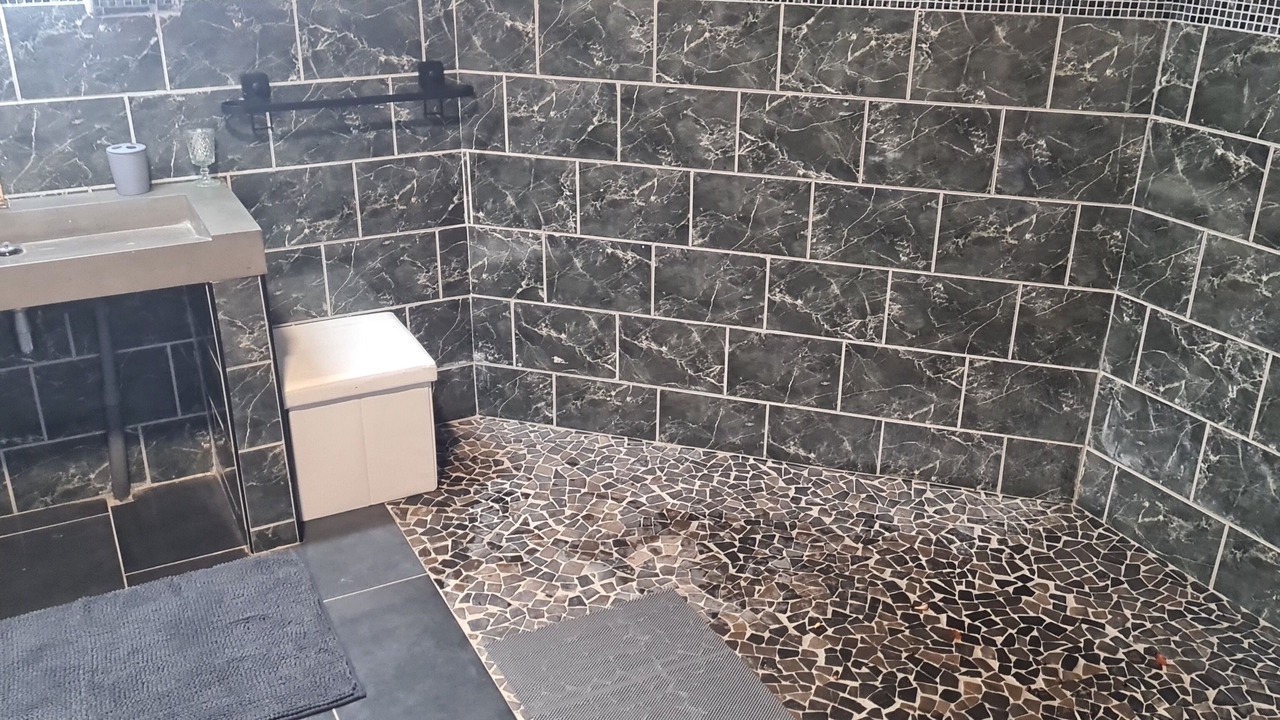 Photo of Bathroom in Auby