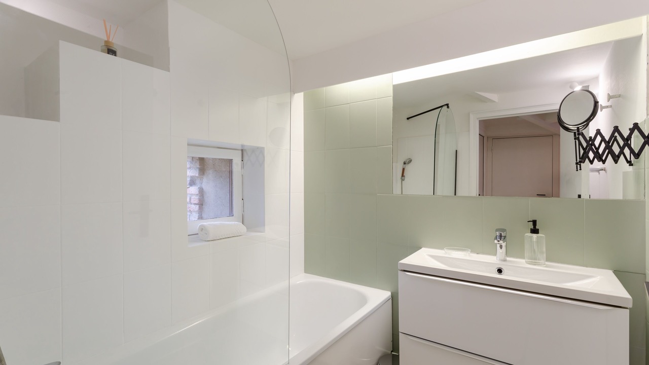 Photo of Bathroom in Centre