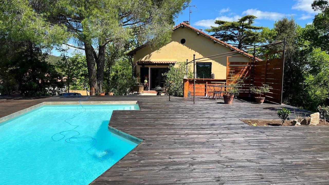 Photo of Outdoor in Rousson