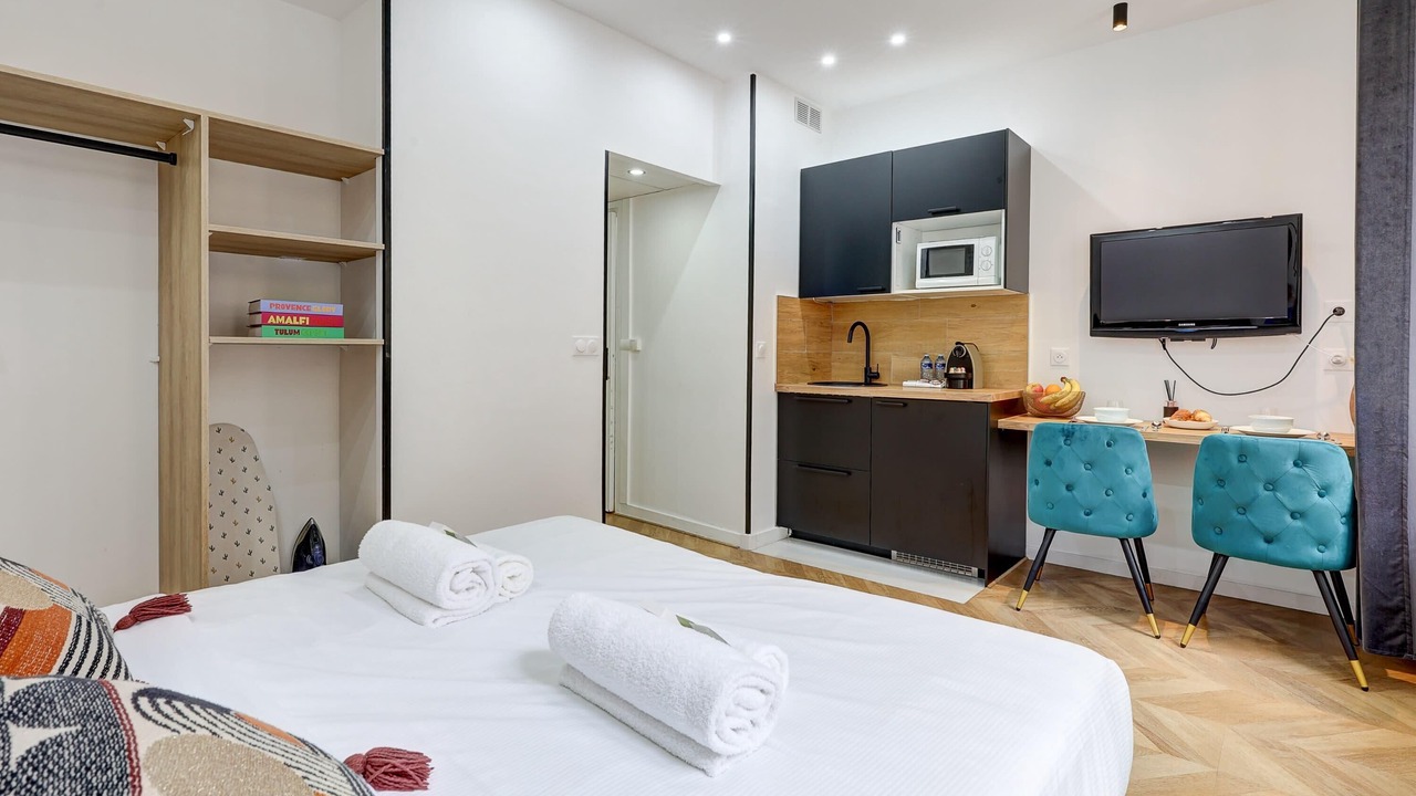 Photo of Others in Champs-Elysees