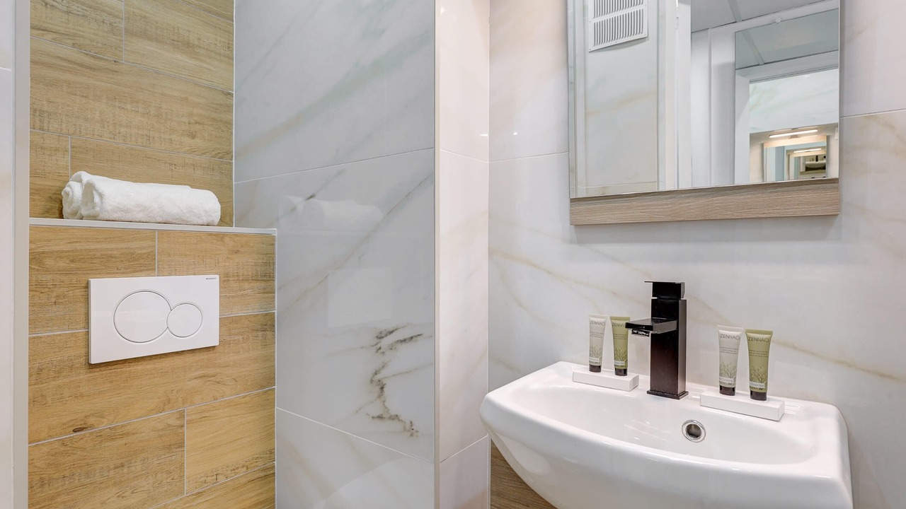 Photo of Others in Champs-Elysees