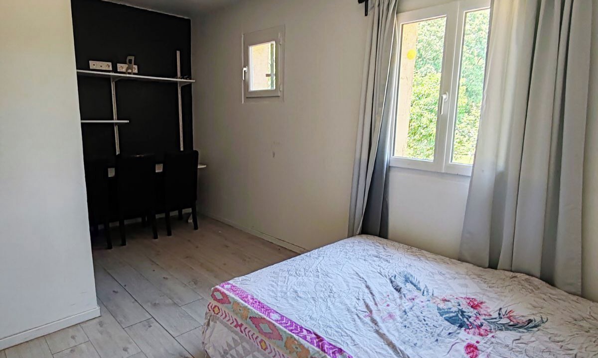 Photo of Bedroom in Sorgues