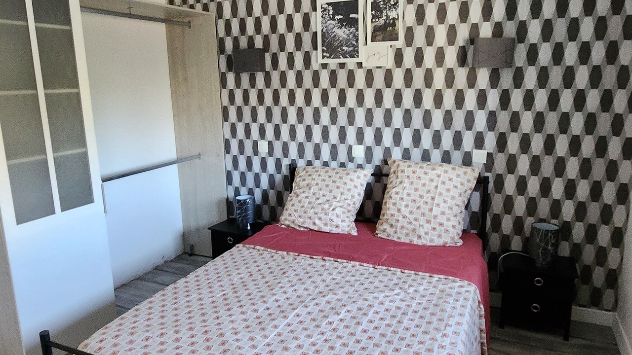 Photo of Bedroom in Sorgues