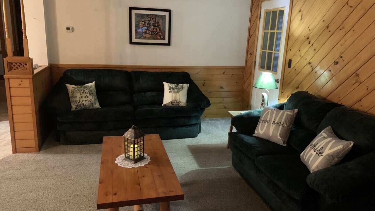 Photo of Livingroom in Amherst Junction