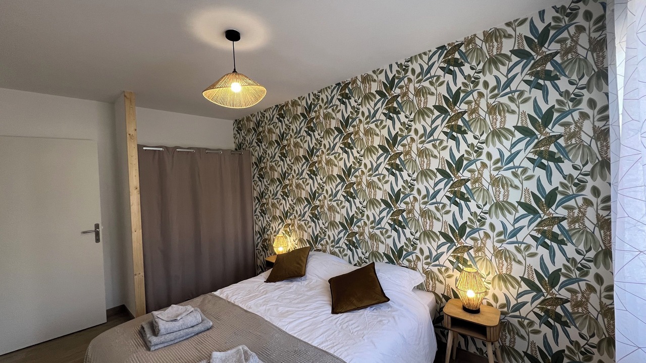 Photo of Bedroom in Vezeronce-Curtin