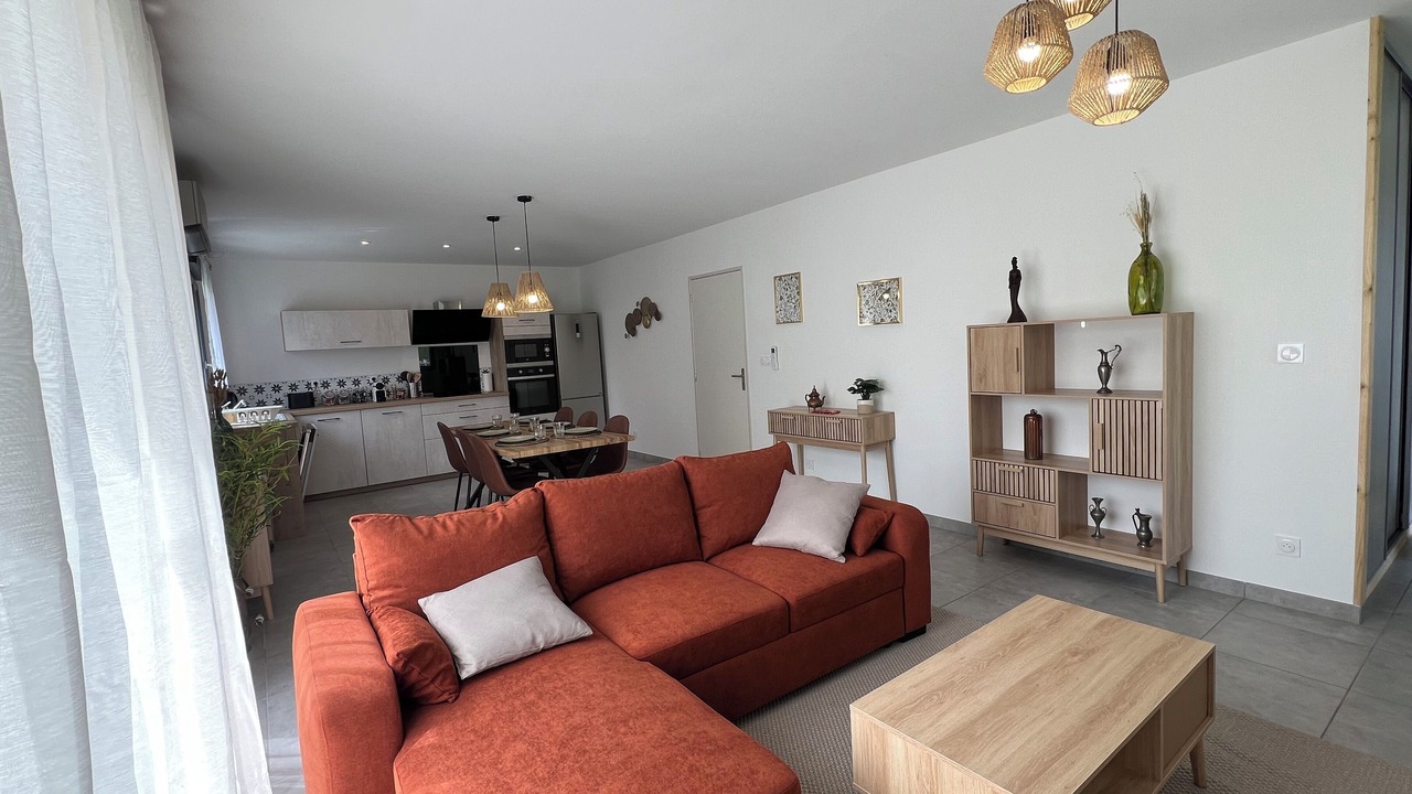 Photo of Livingroom in Vezeronce-Curtin