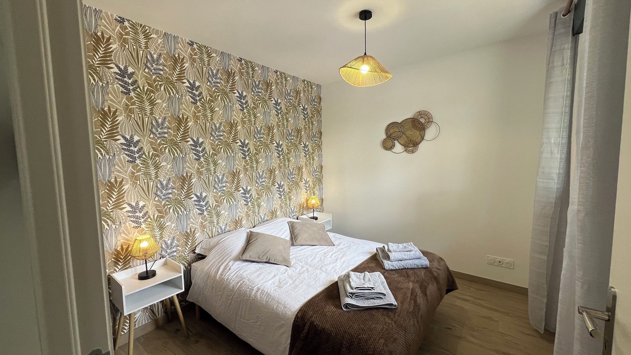 Photo of Bedroom in Vezeronce-Curtin