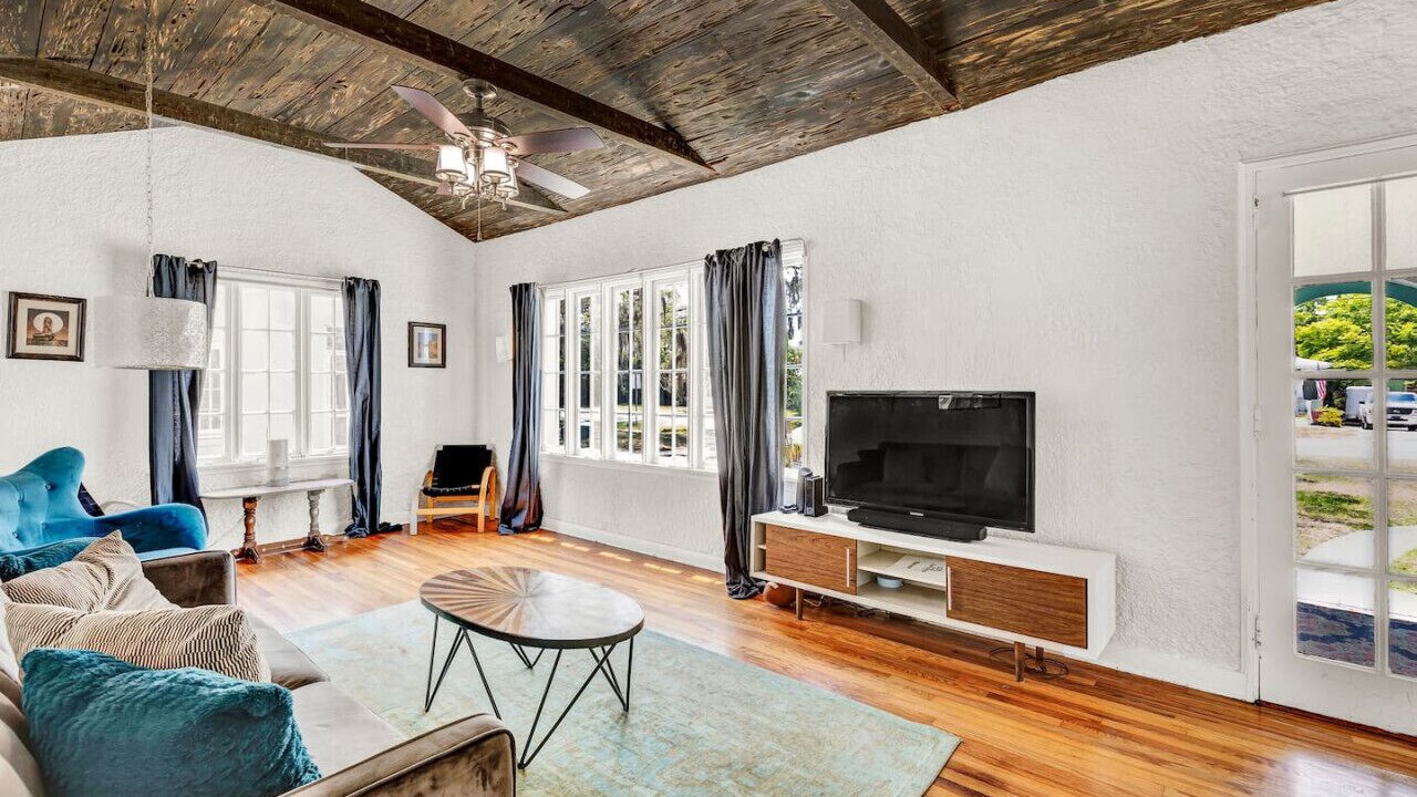 Photo of Livingroom in Kingston