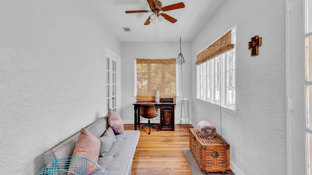 Photo of Livingroom in Kingston