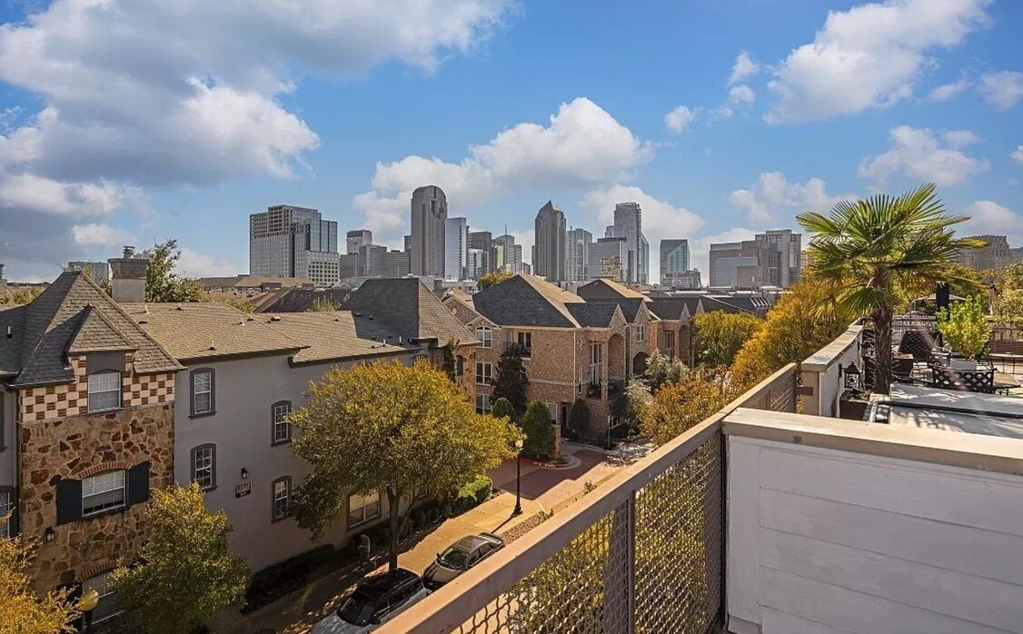 Photo of Outdoor in Uptown