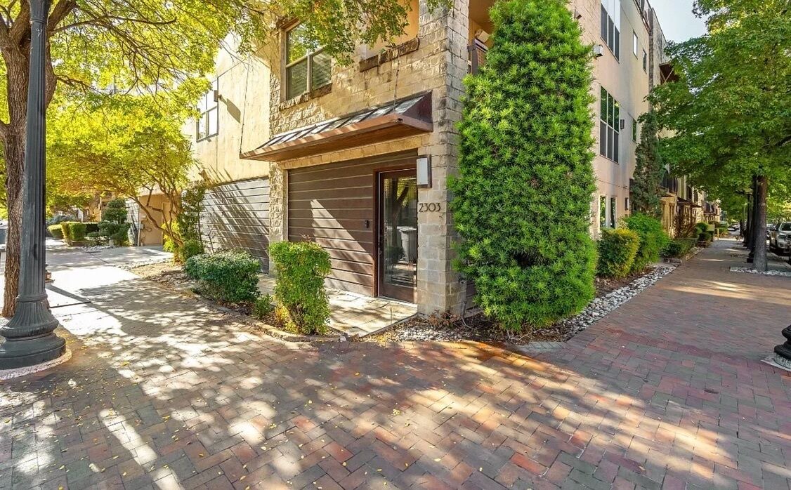Photo of Outdoor in Uptown