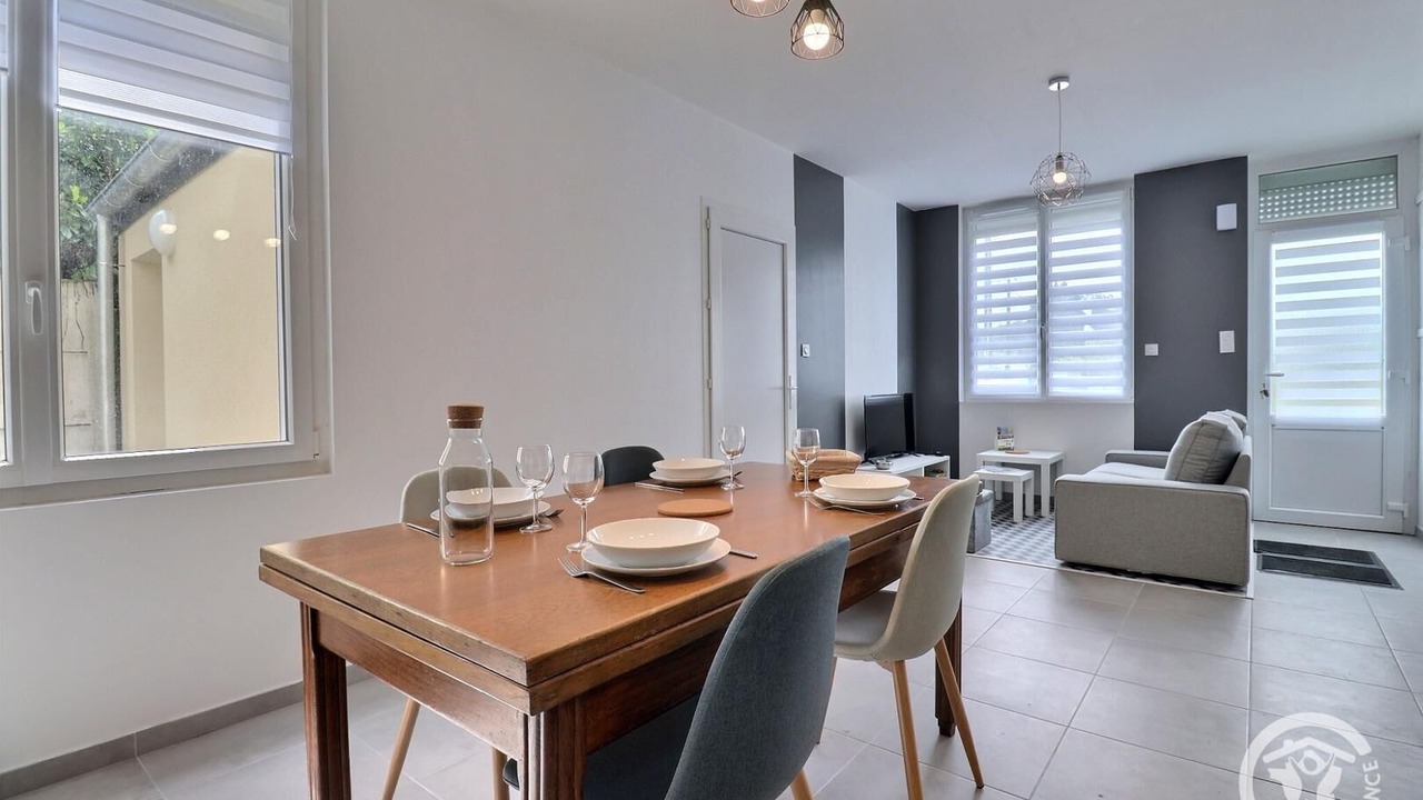 Photo of Others in Liffre